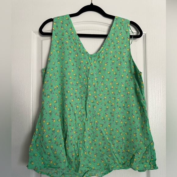 5/$25 Lemon top 🍋 - Picture 5 of 6